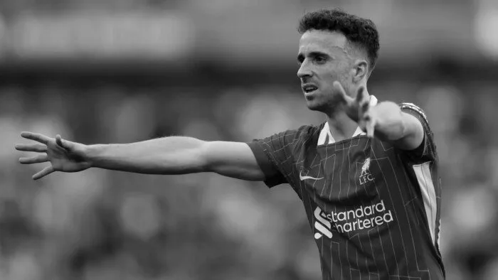 طبيب ديوجو جوتا يروي ما حدث في اللحظات الأخيرة قبل الحادث المؤسف. طبيب ديوجو جوتا يروي ما حدث في اللحظات الأخيرة قبل الحادث المؤسف.