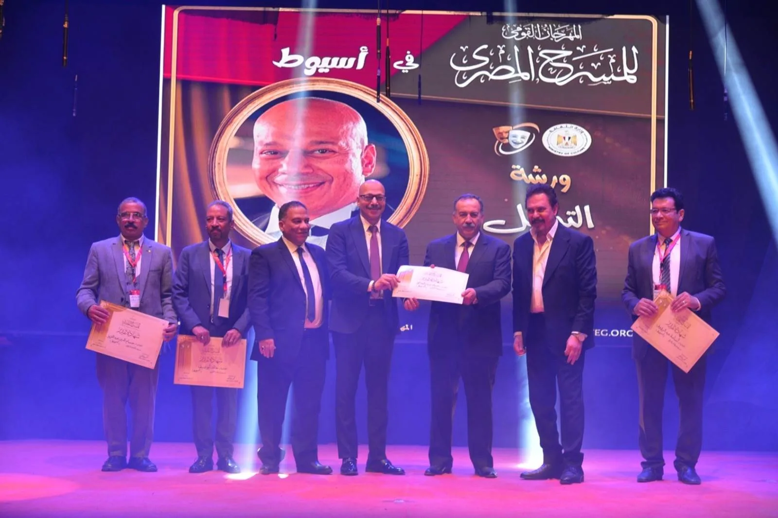 محافظ أسيوط يحضر ختام الدورة الثامنة عشر للمهرجان القومي للمسرح في قصر الثقافة تحت شعار “في كل مصر” محافظ أسيوط يحضر ختام الدورة الثامنة عشر للمهرجان القومي للمسرح في قصر الثقافة تحت شعار “في كل مصر”