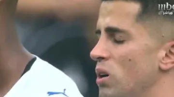 بكاء كانسيلو ونيفيز بعد وفاة جوتا خلال مباراة الهلال وفلومينينسي