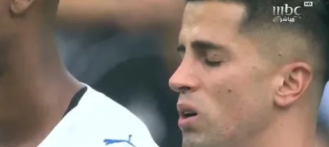 بكاء كانسيلو ونيفيز بعد وفاة جوتا خلال مباراة الهلال وفلومينينسي