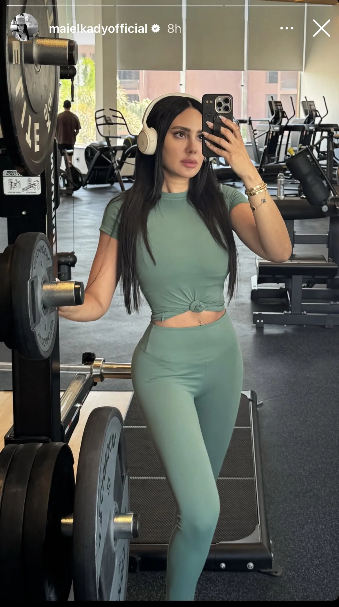 مي القاضي تسبب الجدل بإطلالة جريئة أثناء التمرين في النادي الرياضي مي القاضي تسبب الجدل بإطلالة جريئة أثناء التمرين في النادي الرياضي