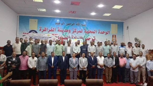 أخبار الوادي الجديد: رئيس الجامعة يشارك في قافلة زراعية بالفرافرة واستقبال مرشحي الشيوخ في المعمل المشترك بالخارجة أخبار الوادي الجديد: رئيس الجامعة يشارك في قافلة زراعية بالفرافرة واستقبال مرشحي الشيوخ في المعمل المشترك بالخارجة