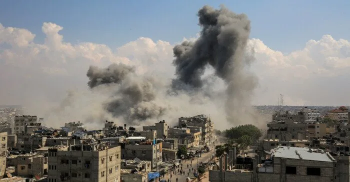 غزة تحت النار: حماس تعلن جهوزيتها لبدء مفاوضات لوقف القتال غزة تحت النار: حماس تعلن جهوزيتها لبدء مفاوضات لوقف القتال