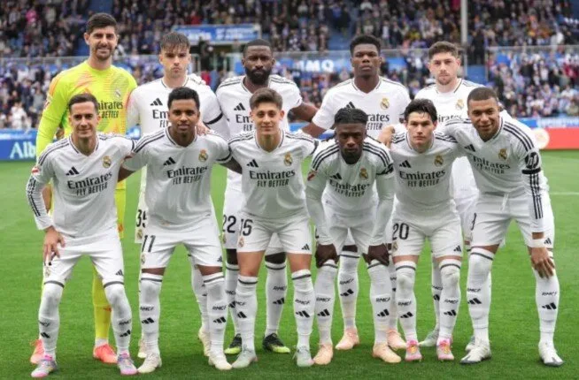 «مبابي» يتصدر الهجوم.. التشكيلة المحتملة لريال مدريد أمام بوروسيا دورتموند في كأس العالم للأندية «مبابي» يتصدر الهجوم.. التشكيلة المحتملة لريال مدريد أمام بوروسيا دورتموند في كأس العالم للأندية