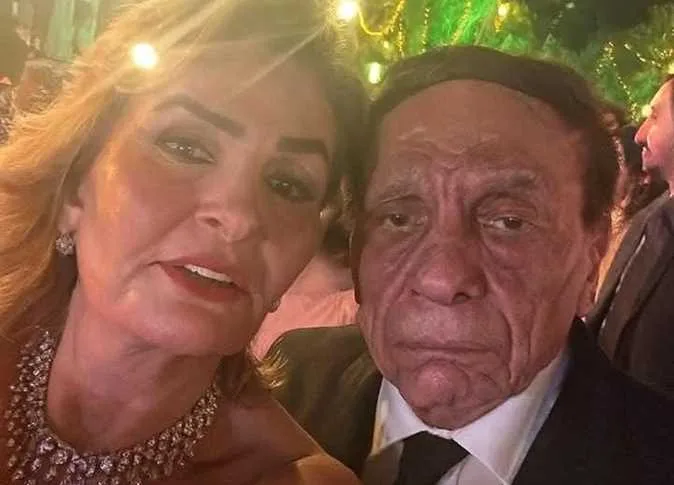 صورة عادل إمام في زفاف حفيده تثير التساؤلات.. هل هي حقيقة أم نتاج ذكاء اصطناعي؟ صورة عادل إمام في زفاف حفيده تثير التساؤلات.. هل هي حقيقة أم نتاج ذكاء اصطناعي؟
