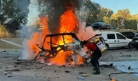 انتهاك آخر لقرار وقف إطلاق النار: شهيد وثلاث إصابات جراء غارتين إسرائيليتين على منزل وسيارة في جنوبي لبنان انتهاك آخر لقرار وقف إطلاق النار: شهيد وثلاث إصابات جراء غارتين إسرائيليتين على منزل وسيارة في جنوبي لبنان
