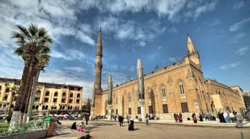 لذا.. إغلاق ضريح الإمام الحسين في مصر