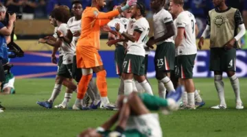 كأس العالم للأندية: تشيلسي الإنجليزي يحجز مكانه في نصف النهائي بعد انتصاره على بالميراس البرازيلي 2-1.