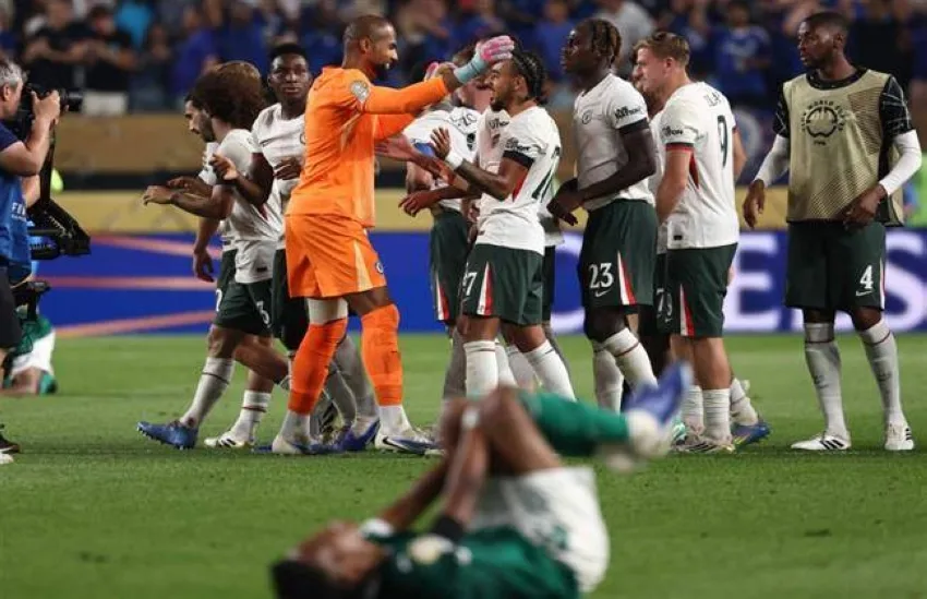 كأس العالم للأندية: تشيلسي الإنجليزي يحجز مكانه في نصف النهائي بعد انتصاره على بالميراس البرازيلي 2-1. كأس العالم للأندية: تشيلسي الإنجليزي يحجز مكانه في نصف النهائي بعد انتصاره على بالميراس البرازيلي 2-1.