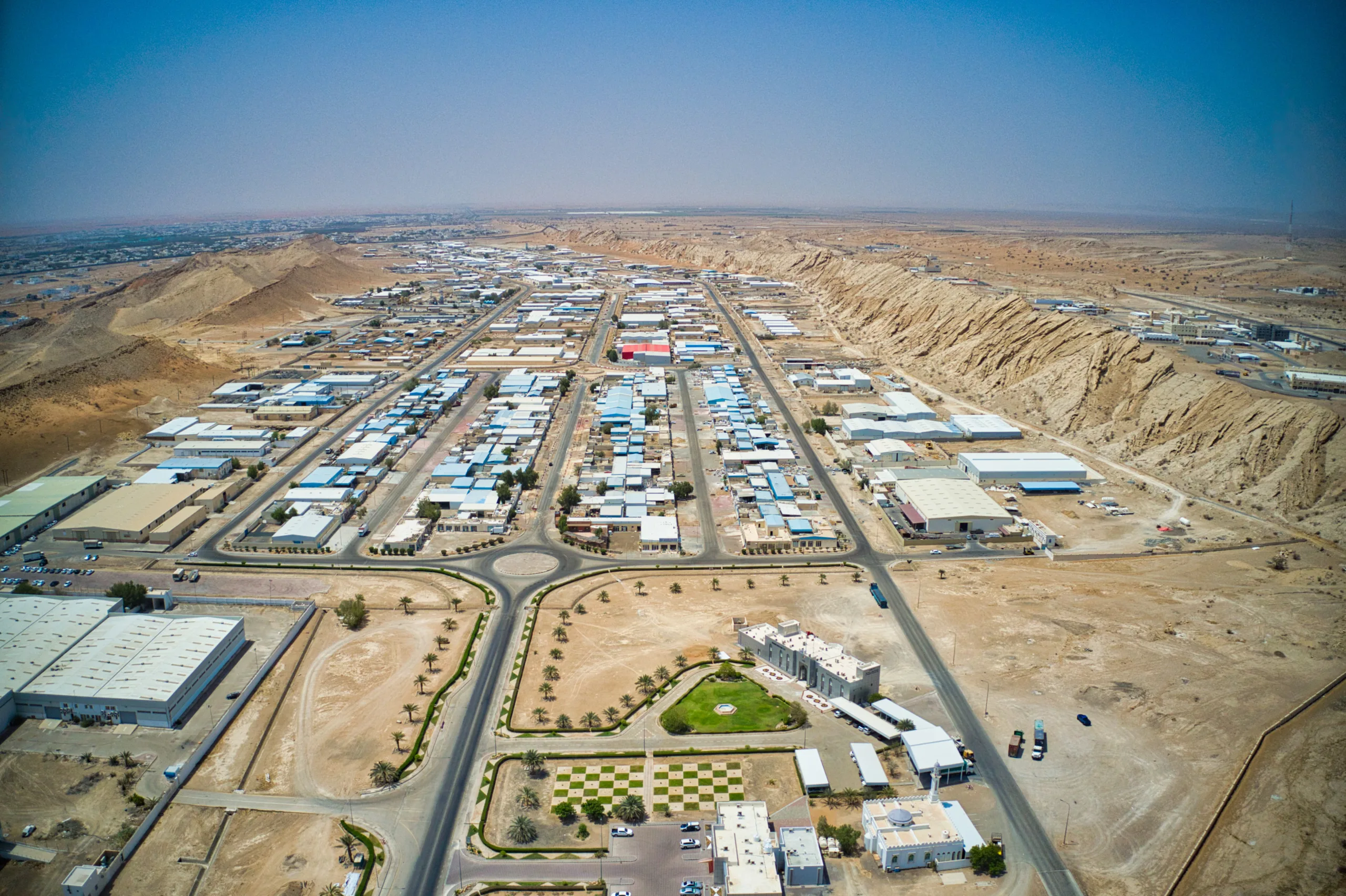 نمو الناتج المحلي الإجمالي في سلطنة عمان بنسبة 2.5% بالأسعار الثابتة نمو الناتج المحلي الإجمالي في سلطنة عمان بنسبة 2.5% بالأسعار الثابتة