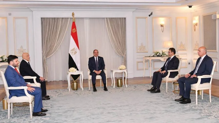 مصر تسعى نحو تسوية شاملة للأزمة الليبية.. والرئيس السيسي يوحد بين طرفي الشرعية الليبية في القاهرة مصر تسعى نحو تسوية شاملة للأزمة الليبية.. والرئيس السيسي يوحد بين طرفي الشرعية الليبية في القاهرة