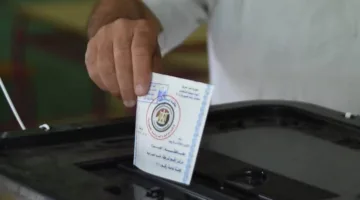 قدوم المرشحين لانتخابات الشورى لتسليم أوراقهم إلى اللجنة الانتخابية في محكمة دمنهور الابتدائية.