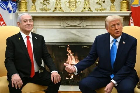 ترامب يستضيف نتنياهو يوم الإثنين في البيت الأبيض لبحث هدنة في غزة.. غموض وآمال لإنهاء الحرب المدمرة ترامب يستضيف نتنياهو يوم الإثنين في البيت الأبيض لبحث هدنة في غزة.. غموض وآمال لإنهاء الحرب المدمرة