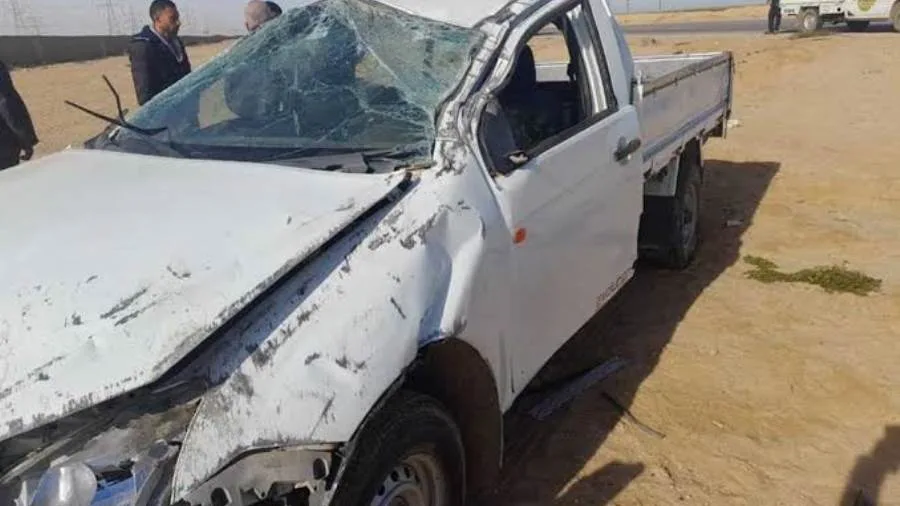 وفاة شخص وإصابة 9 آخرين جراء انقلاب سيارة ربع نقل على طريق مطروح – سيوة وفاة شخص وإصابة 9 آخرين جراء انقلاب سيارة ربع نقل على طريق مطروح – سيوة