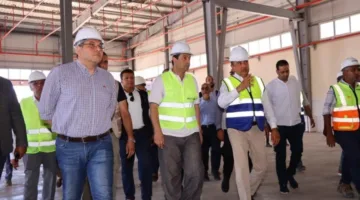 وزير قطاع الأعمال يقوم بزيارة ميدانية لشركة دمياط للغزل والنسيج لمتابعة سير العمل في مشروع التطوير