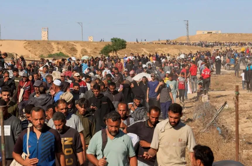 إغلاق مراكز توزيع المساعدات في غزة بعد إصابة جنديين أمريكيين بانفجار قنبلة. إغلاق مراكز توزيع المساعدات في غزة بعد إصابة جنديين أمريكيين بانفجار قنبلة.
