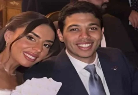 «حفل زفاف ابن الزعيم عادل إمام على طريقة والده قبل 27 عاماً» — فيديو يبرز احتفالية نجل إمام. «حفل زفاف ابن الزعيم عادل إمام على طريقة والده قبل 27 عاماً» — فيديو يبرز احتفالية نجل إمام.