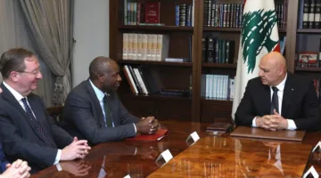 الرئيس عون يلتقي وزير الخارجية البريطاني ويتناول قضايا تتعلق بالسلاح واليونيفيل.