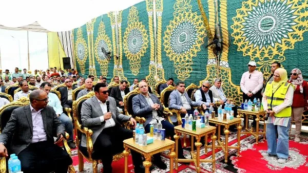وزير الإسكان ومحافظ بني سويف يزوران مواقع مشاريع مياه الشرب والصرف الصحي ومبادرة حياة كريمة