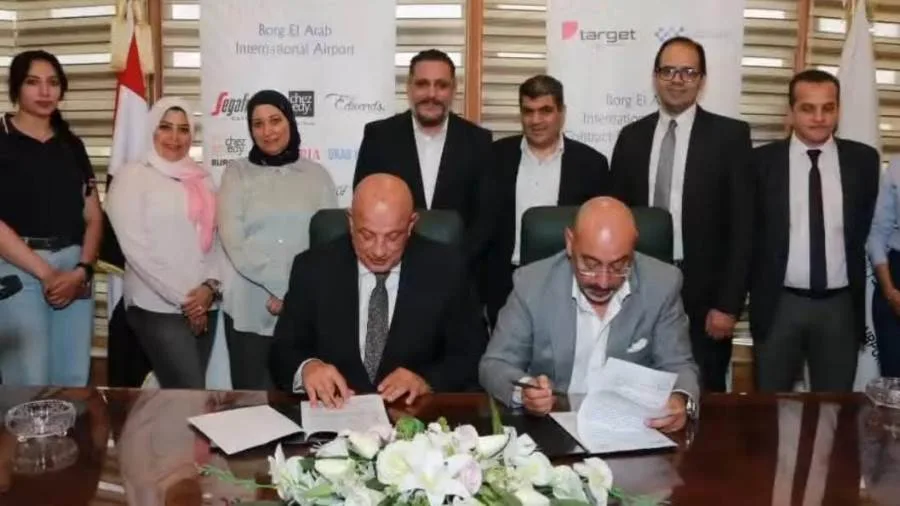 “المصرية للمطارات” و”تارجت” تبرمان اتفاقية استراتيجية لتحديث منطقة الخدمات في مطار برج العرب الدولي. “المصرية للمطارات” و”تارجت” تبرمان اتفاقية استراتيجية لتحديث منطقة الخدمات في مطار برج العرب الدولي.