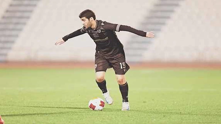 نجل أبو تريكة يخلق جدلاً بصورة تجمع شيكابالا ووالده