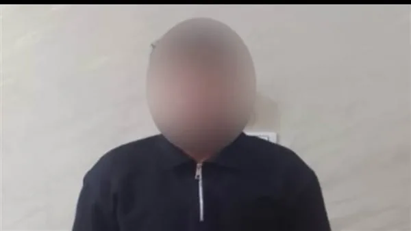 الداخلية تلقي القبض على الشخص المتورط في اقتحام مطعم مسلح في فيصل عقب انتشار مقطع الفيديو. الداخلية تلقي القبض على الشخص المتورط في اقتحام مطعم مسلح في فيصل عقب انتشار مقطع الفيديو.