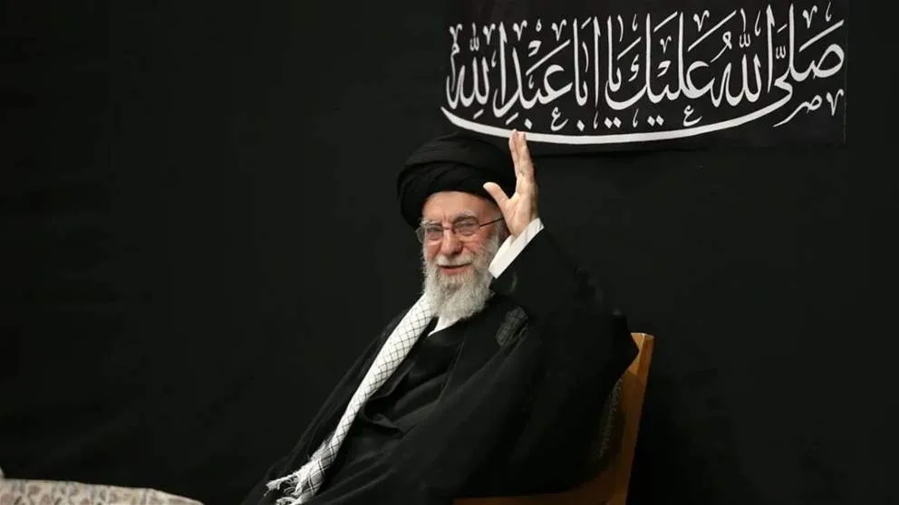 أول إطلالة للمرشد الإيراني بعد النزاع (فيديو) أول إطلالة للمرشد الإيراني بعد النزاع (فيديو)