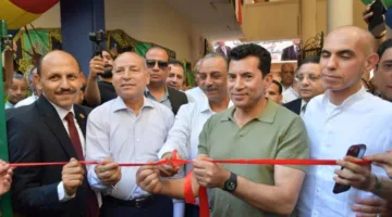 وزير الرياضة ومحافظ القاهرة يطلقان الملعب الخماسي في مركز شباب شبرا مصر