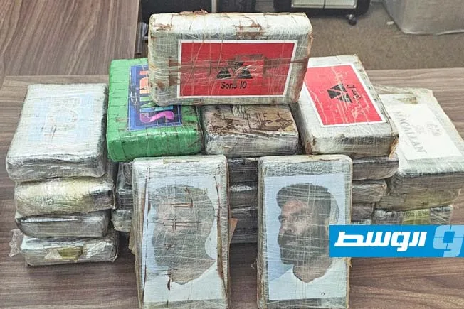 احتجاز متهمين بتأسيس شبكة تهريب مخدرات إلى تونس باستخدام سيارات مخصصة للنقل الطبي احتجاز متهمين بتأسيس شبكة تهريب مخدرات إلى تونس باستخدام سيارات مخصصة للنقل الطبي