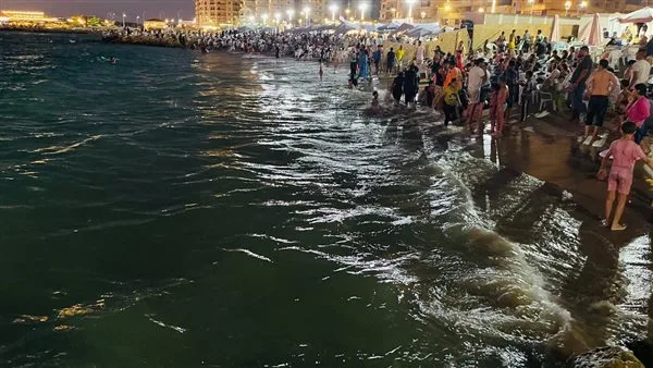 تفعيل توجيهات محافظ الإسكندرية بحظر السباحة في البحر ليلاً تفعيل توجيهات محافظ الإسكندرية بحظر السباحة في البحر ليلاً