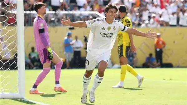 ريال مدريد يتفوق على بوروسيا دورتموند بهدفين في الشوط الأول