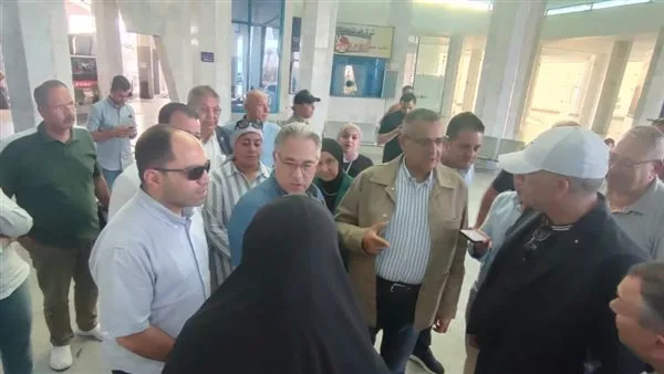 وفد من مجلس النواب يزور موقف «الرويسات» في مدينة شرم الشيخ