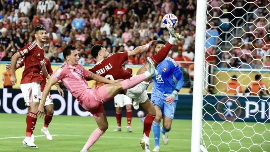 عاجل.. هل سيوافق الأهلي على انتقال أبرز موهبة إلى الدوري الألماني؟ عاجل.. هل سيوافق الأهلي على انتقال أبرز موهبة إلى الدوري الألماني؟