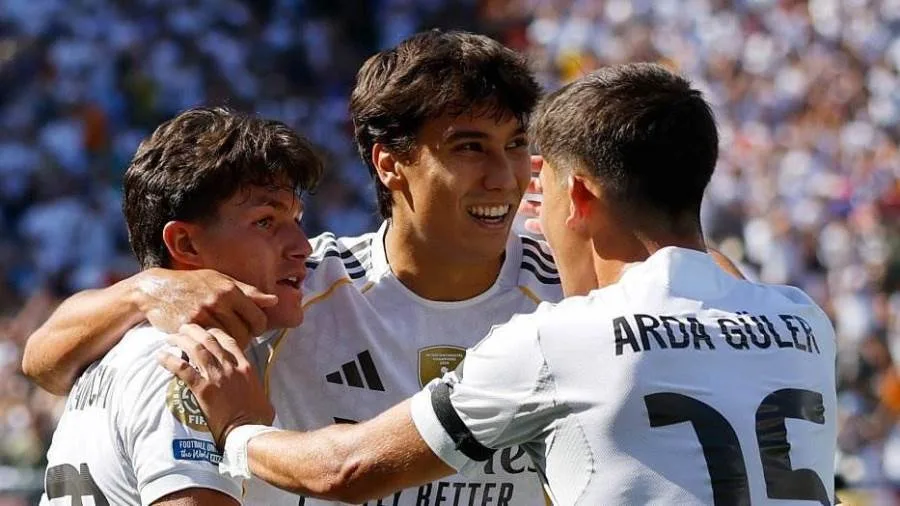 عاجل.. ريال مدريد يتأهل إلى نصف نهائي كأس العالم للأندية بعد انتصار مثير على دورتموند عاجل.. ريال مدريد يتأهل إلى نصف نهائي كأس العالم للأندية بعد انتصار مثير على دورتموند