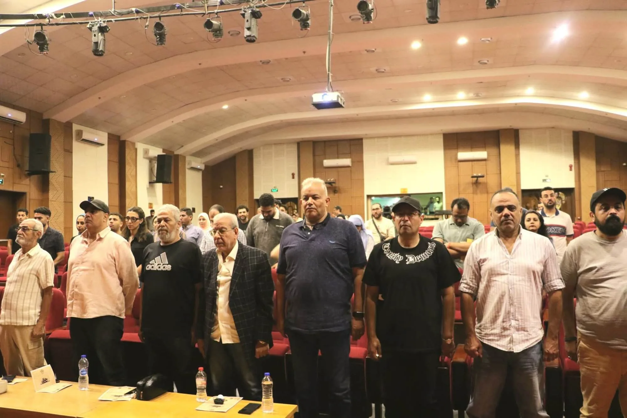 عرض “العائلة الحزينة” لفرقة الإسماعيلية في مهرجان فرق الأقاليم على مسرح السامر عرض “العائلة الحزينة” لفرقة الإسماعيلية في مهرجان فرق الأقاليم على مسرح السامر
