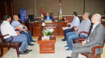 بالصور.. محافظ الغربية يبحث سبل معالجة مشكلة ازدحام الطلاب في الفحص الطبي.