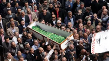 تفسير حلم رؤية جنازة في المنام: رسائل متنوعة بين الإيجابية والقلق