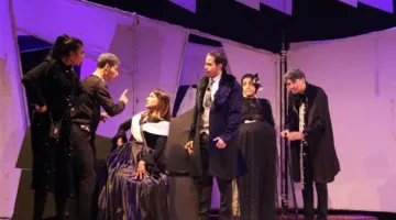 “العائلة المعذبة” .. عرض مسرحي يبرز قضية انعدام التماسك الأسرى