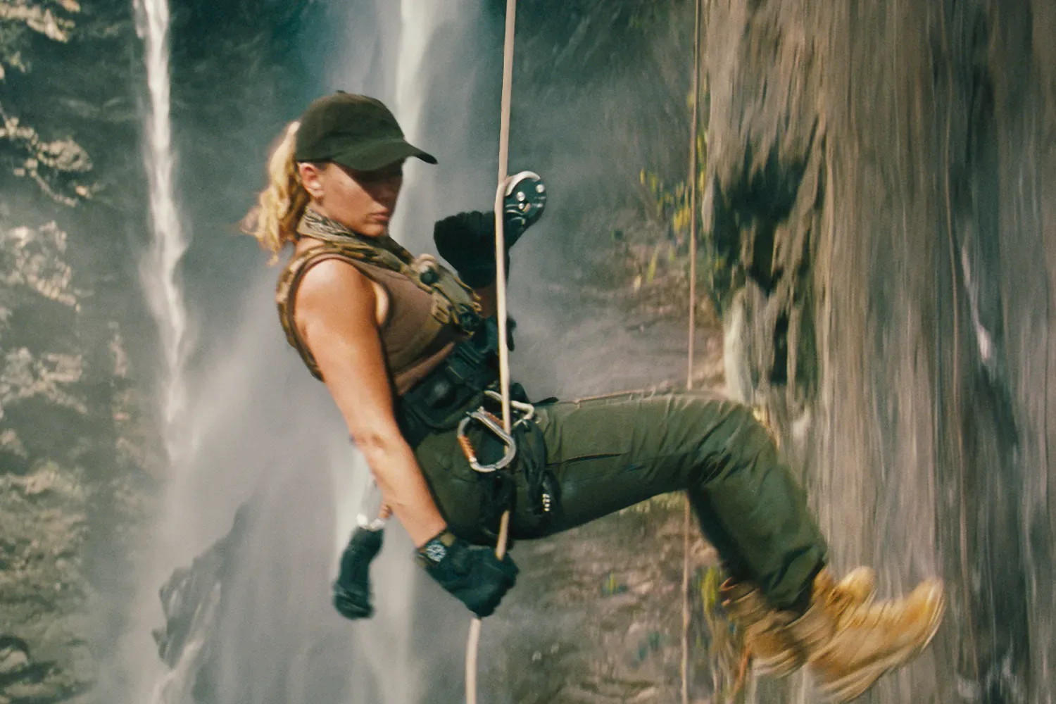 سكارليت جوهانسون وجوناثان بيلي يكشفان أسرار كواليس تصوير «Jurassic World Rebirth» سكارليت جوهانسون وجوناثان بيلي يكشفان أسرار كواليس تصوير «Jurassic World Rebirth»
