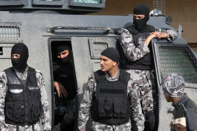 الأردن ينجح في إحباط تهريب مستندات من مركز مرتبط بـ«الإخوان» في العقبة الأردن ينجح في إحباط تهريب مستندات من مركز مرتبط بـ«الإخوان» في العقبة