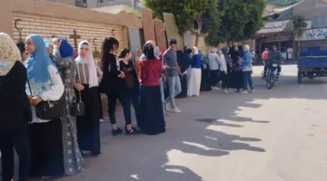 طلاب الثانوية العامة الشعبة العلمية يشرعون في امتحانات الرياضيات البحتة والجيولوجيا