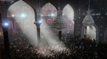بالصور.. تأثر المعزين وحزنهم في الصحن الحسيني الشريف خلال قراءة مقتل سبط الرسول الأعظم (ص)