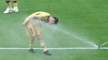 مدرب دورتموند يطلب تأجيل مواعيد بدء مباريات كأس العالم للأندية لسبب معين