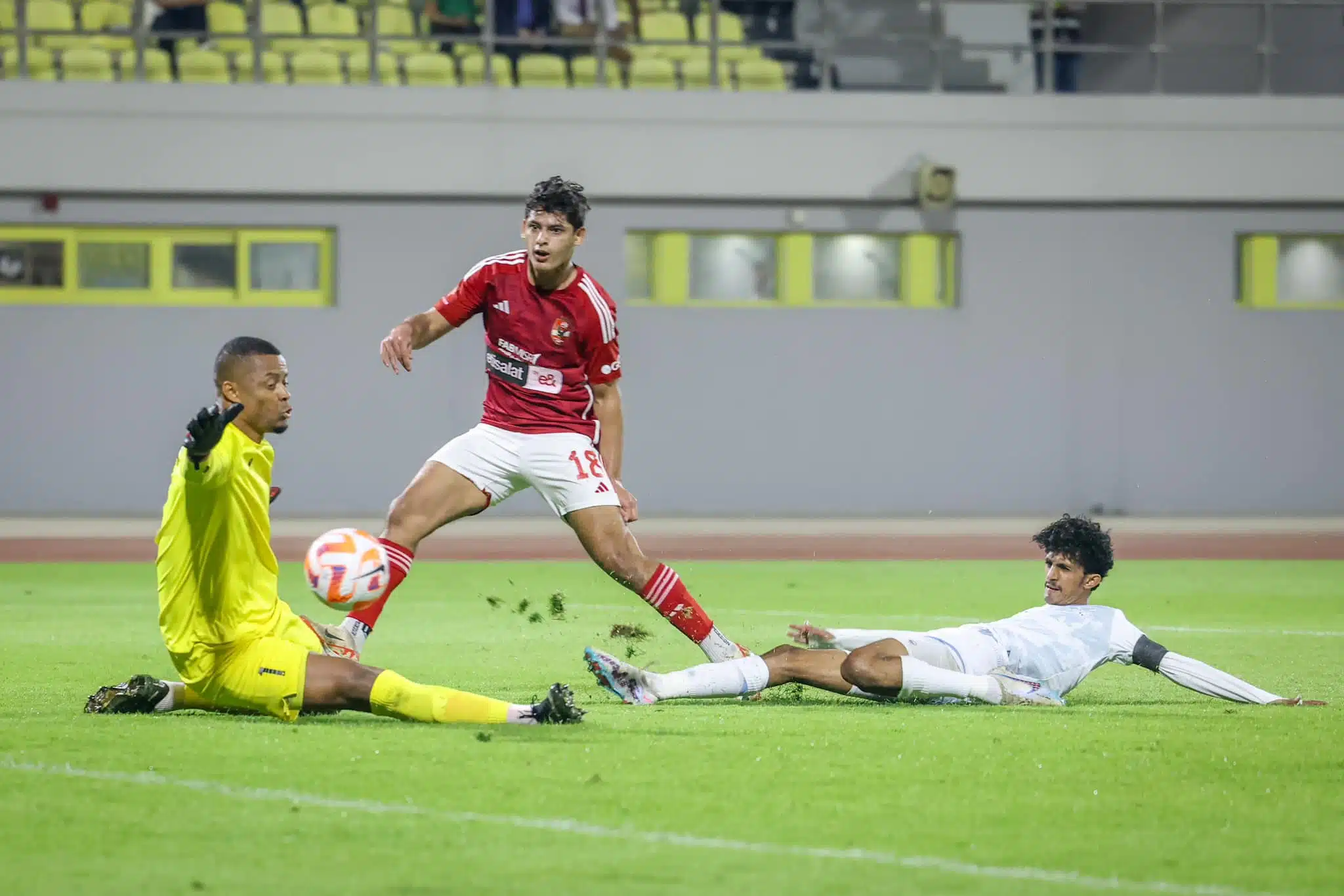 راتب كريستو يثير الجدل في النجم الساحلي.. واستجابة الأهلي لطلب الوداد بخصوص رضا سليم