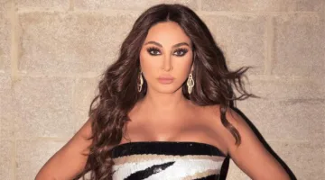 إليسا تستعرض رقصها بملابس السباحة على يخت في اليونان