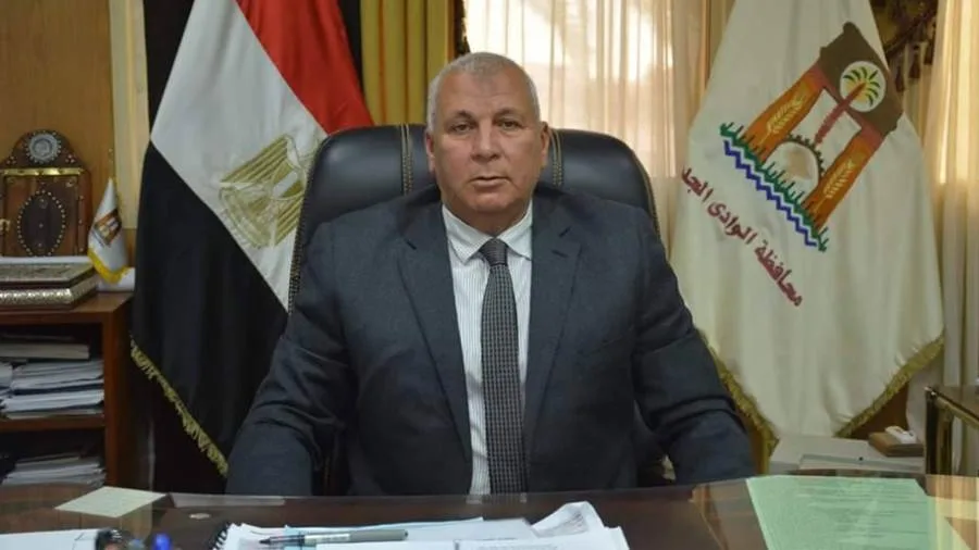 محافظ الوادي الجديد يطالب بتوفير كافة الدعم لبدء إنشاء مجمع إنتاج حمض الفسفوريك محافظ الوادي الجديد يطالب بتوفير كافة الدعم لبدء إنشاء مجمع إنتاج حمض الفسفوريك
