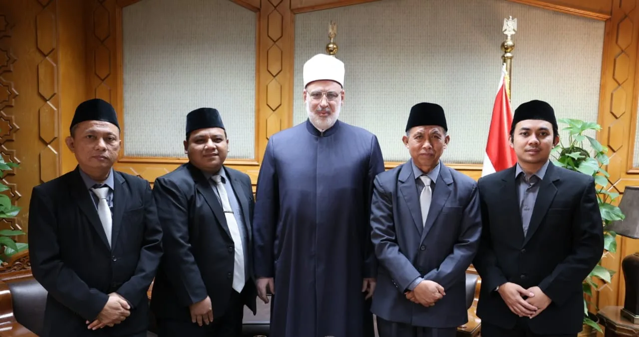 وكيل الأزهر يناقش سبل التعاون مع وفد معهد زيس الإندونيسي في المجالات العلمية (صور) وكيل الأزهر يناقش سبل التعاون مع وفد معهد زيس الإندونيسي في المجالات العلمية (صور)