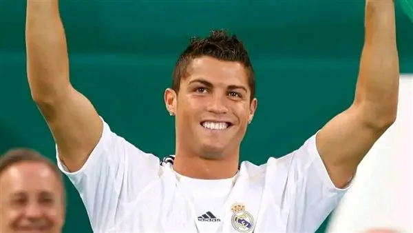 في مثل هذا اليوم.. ريال مدريد يُعلن عن “الأسطورة” كريستيانو رونالدو بحضور 80 ألف مشجع في مثل هذا اليوم.. ريال مدريد يُعلن عن “الأسطورة” كريستيانو رونالدو بحضور 80 ألف مشجع