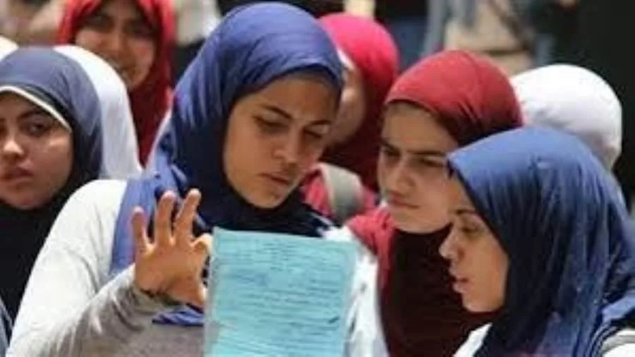 تستمر امتحانات الثانوية العامة لطلاب النظامين في مواد الرياضيات والجيولوجيا وعلم النفس. تستمر امتحانات الثانوية العامة لطلاب النظامين في مواد الرياضيات والجيولوجيا وعلم النفس.