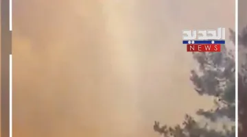 النيران تلاحق رجال الإطفاء! (فيديو)